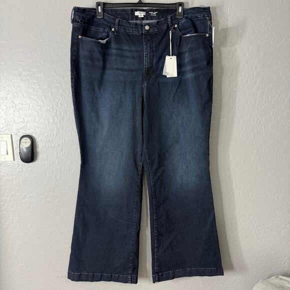 NWT Good American Always Fits Good Legs Flare Jeans, 28-32 Plus - Picture 1 of 6